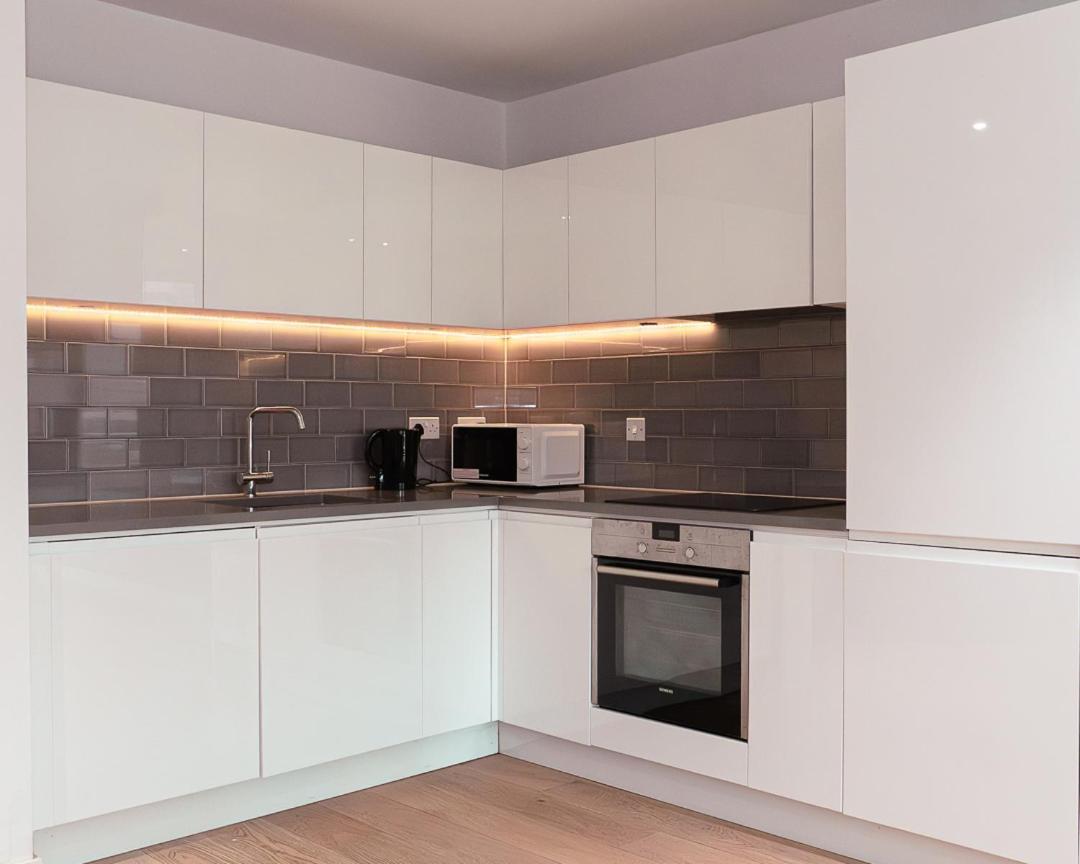 Charming 1br In Apartment *